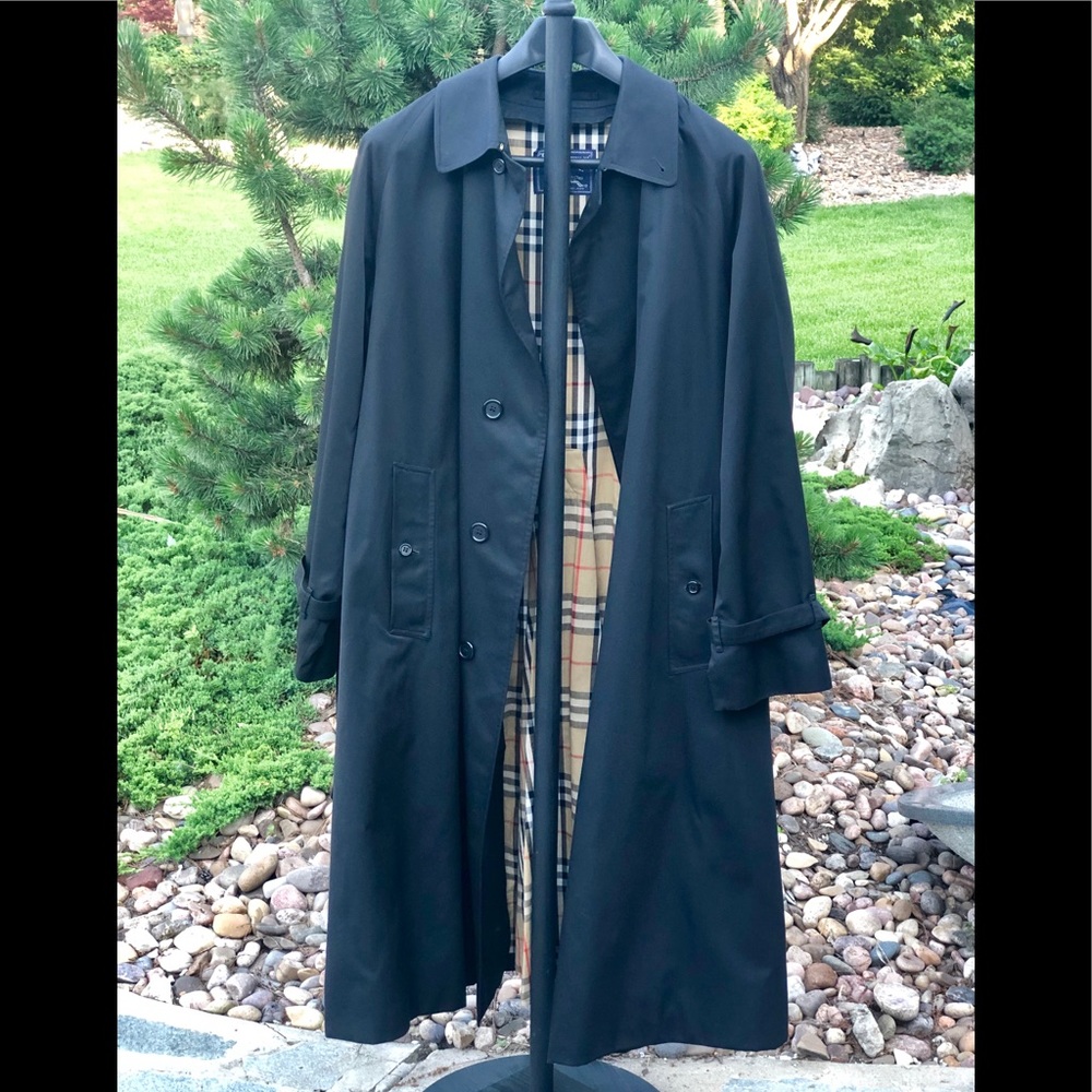 Vintage men’s Burberry’s black trench 46/ XL